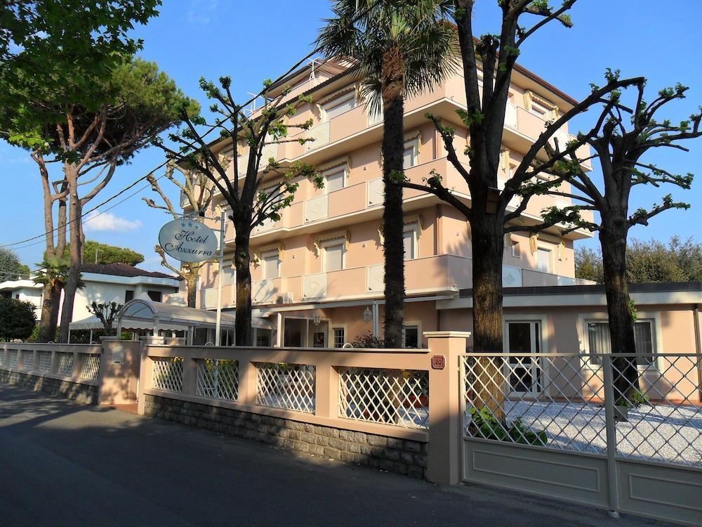 Hotel Azzurra مارينا دي بييتراسانْت المظهر الخارجي الصورة