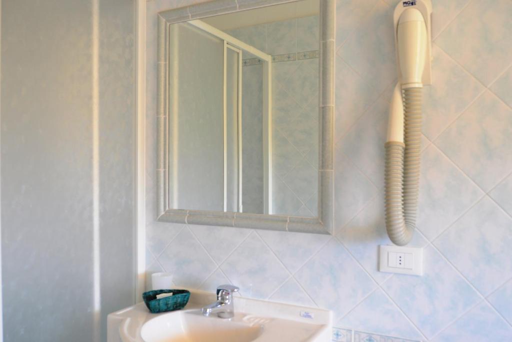 Hotel Azzurra مارينا دي بييتراسانْت الغرفة الصورة