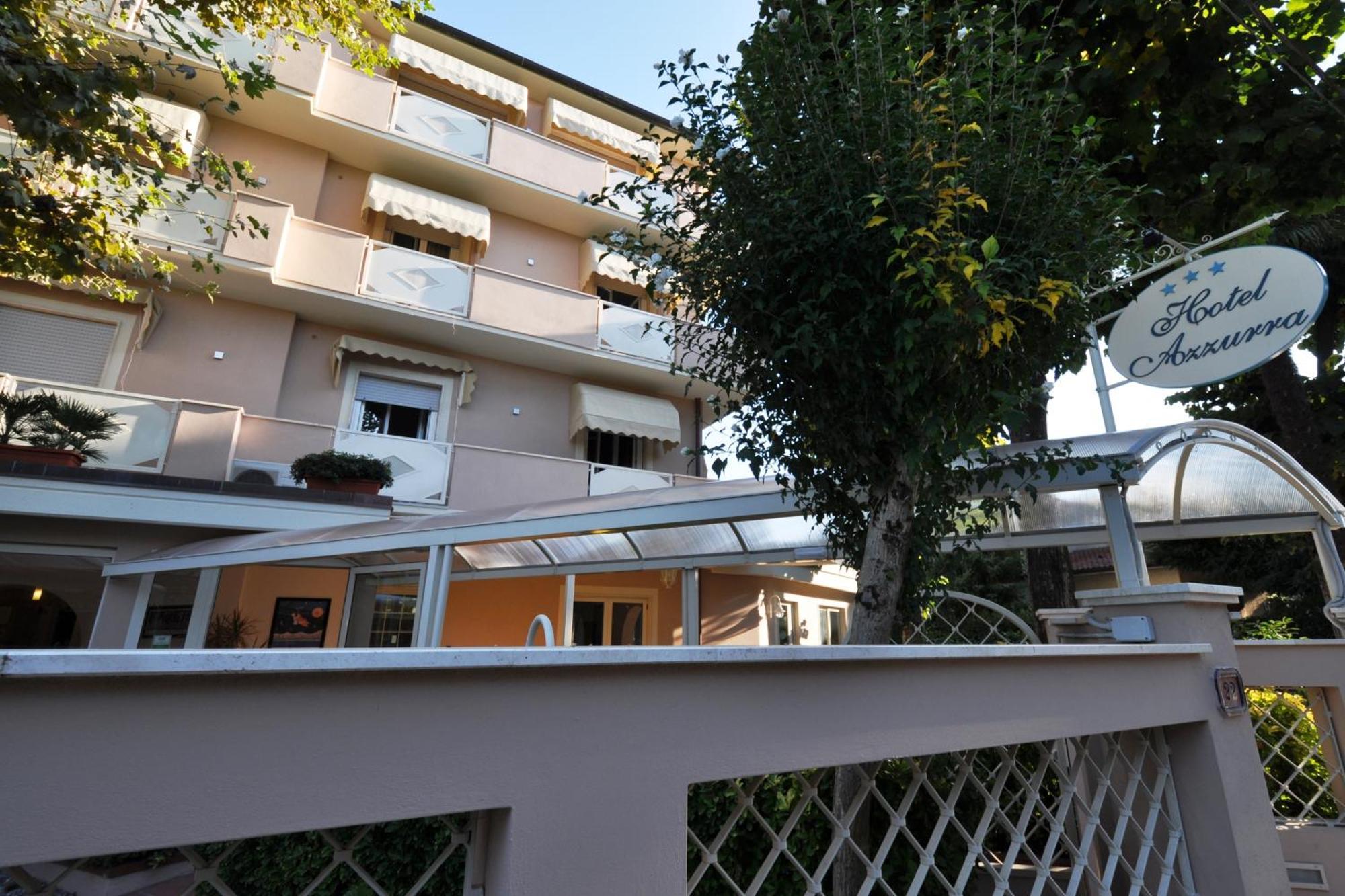 Hotel Azzurra مارينا دي بييتراسانْت المظهر الخارجي الصورة