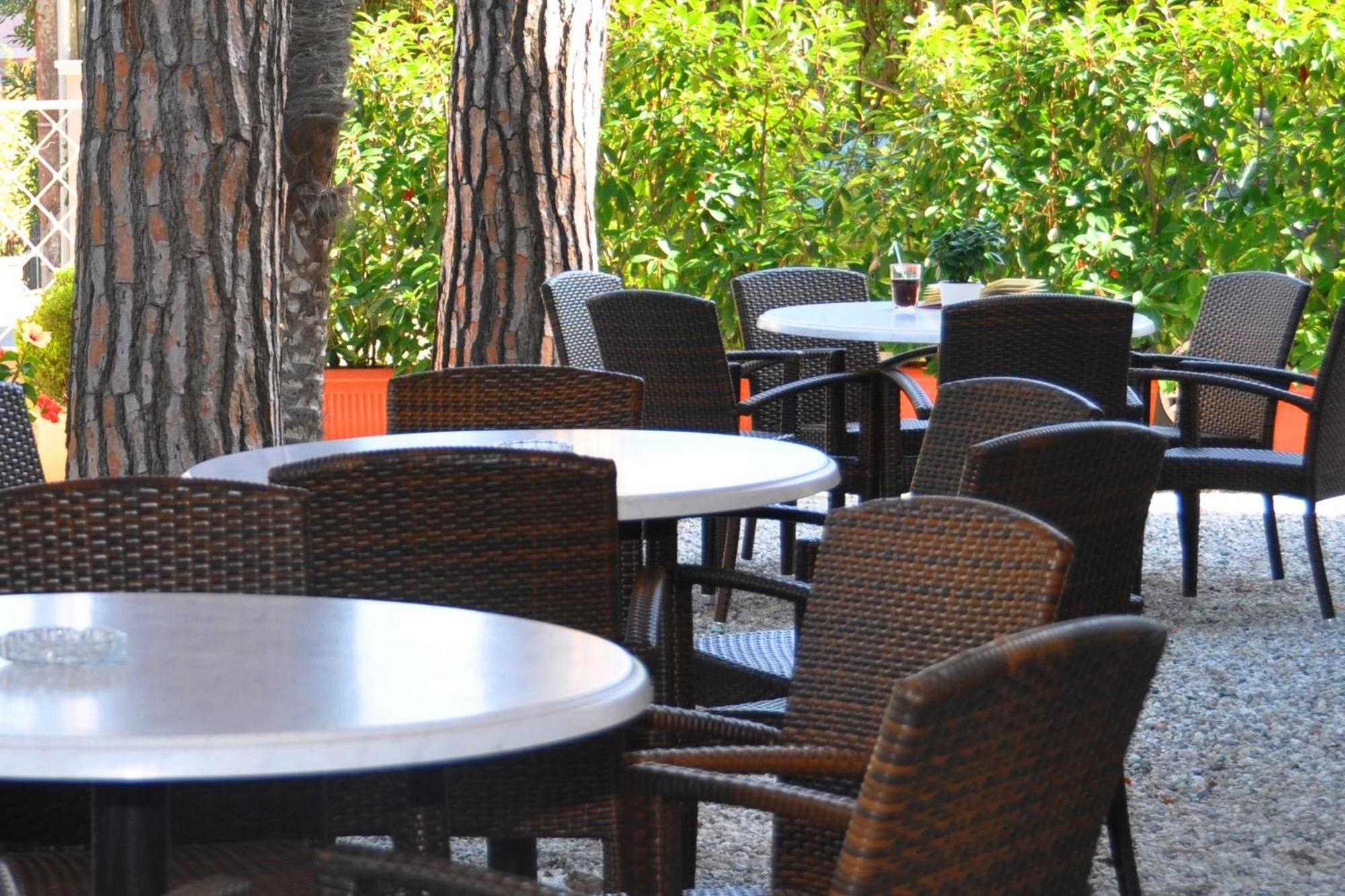 Hotel Azzurra مارينا دي بييتراسانْت المظهر الخارجي الصورة