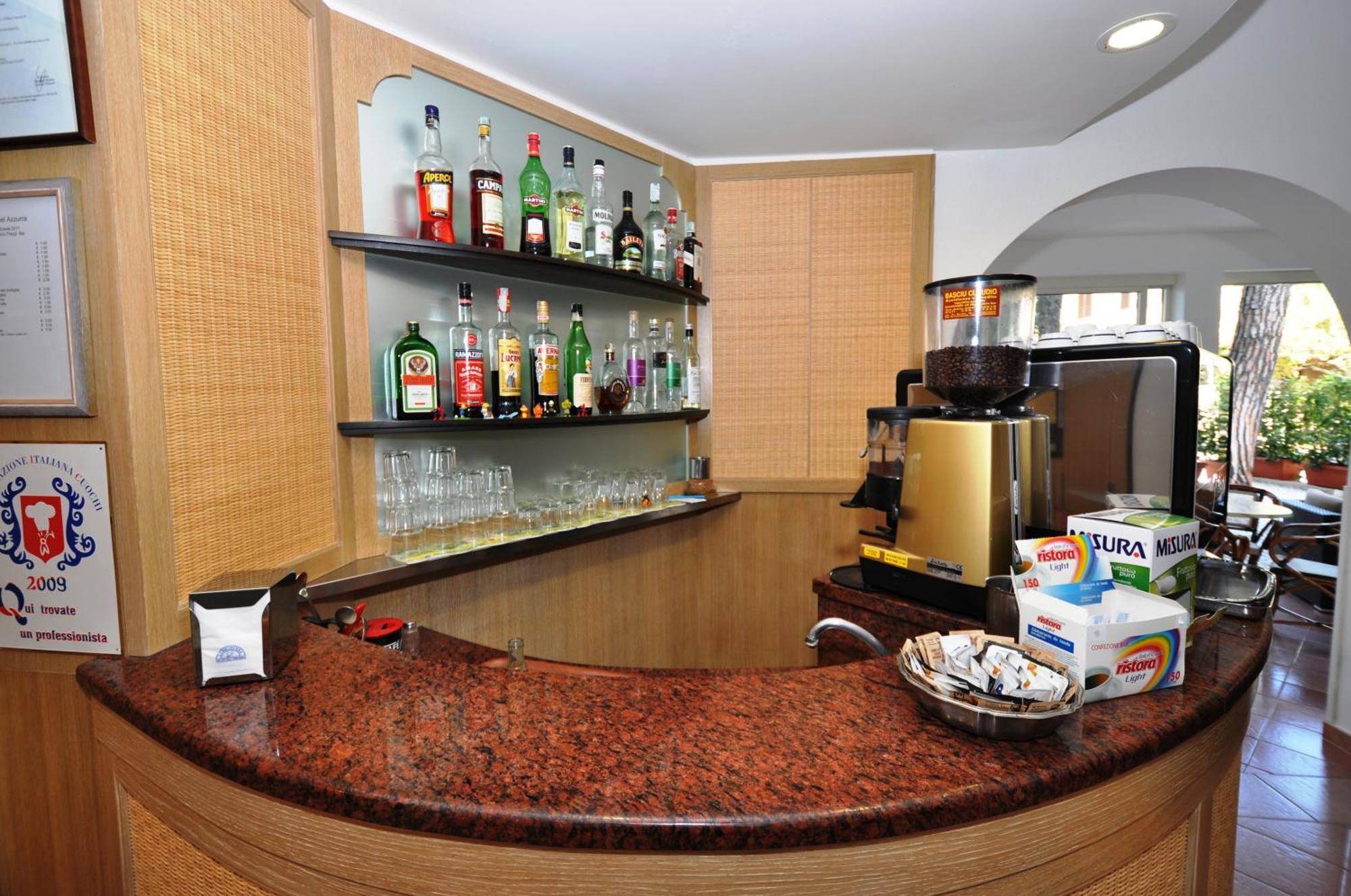 Hotel Azzurra مارينا دي بييتراسانْت المظهر الخارجي الصورة