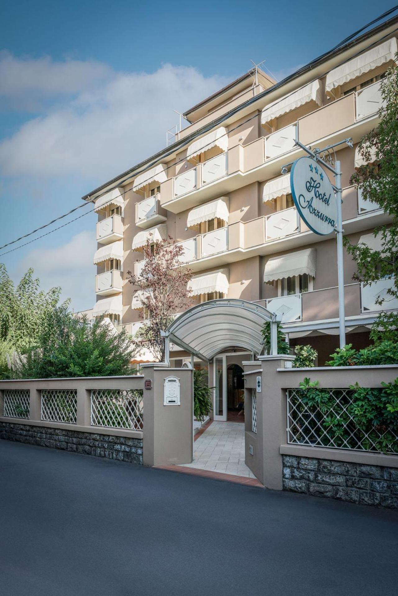 Hotel Azzurra مارينا دي بييتراسانْت المظهر الخارجي الصورة