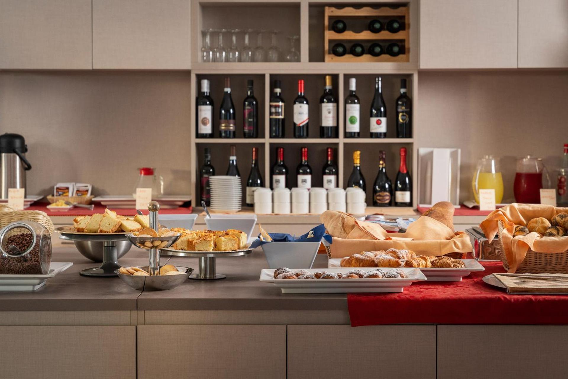 Hotel Azzurra مارينا دي بييتراسانْت المظهر الخارجي الصورة