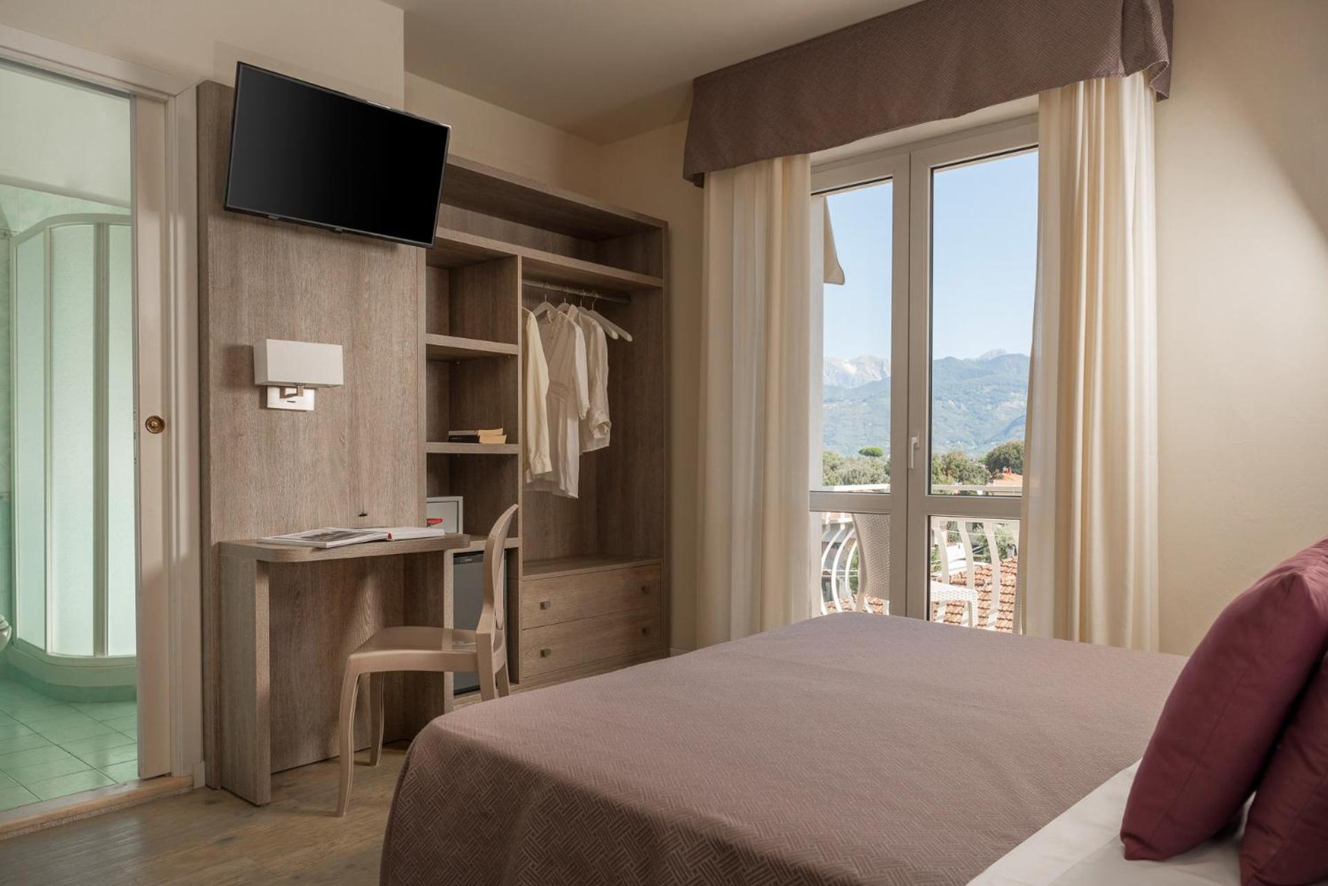 Hotel Azzurra مارينا دي بييتراسانْت المظهر الخارجي الصورة