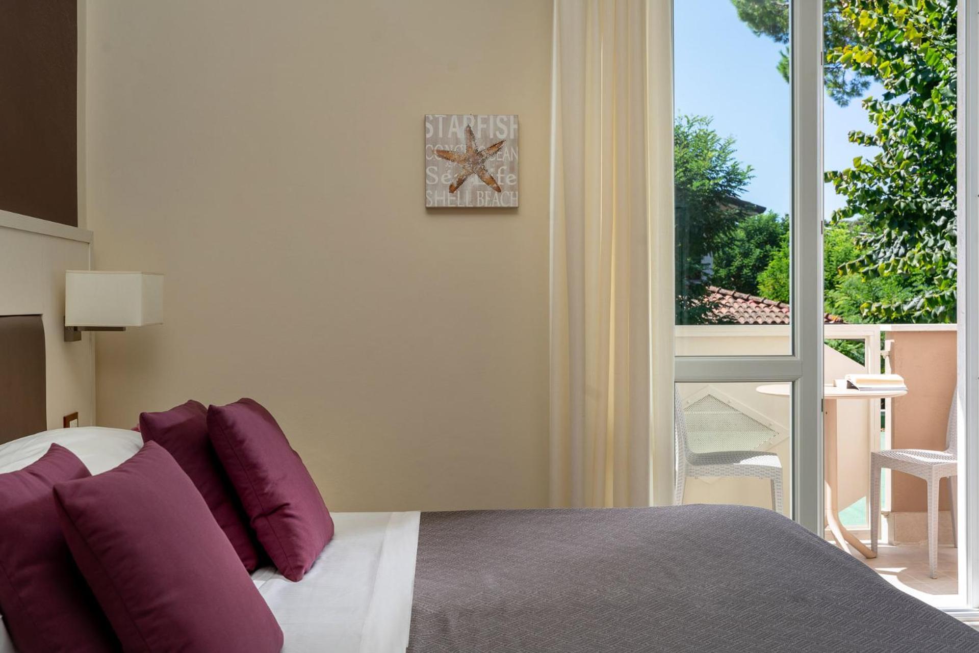 Hotel Azzurra مارينا دي بييتراسانْت المظهر الخارجي الصورة