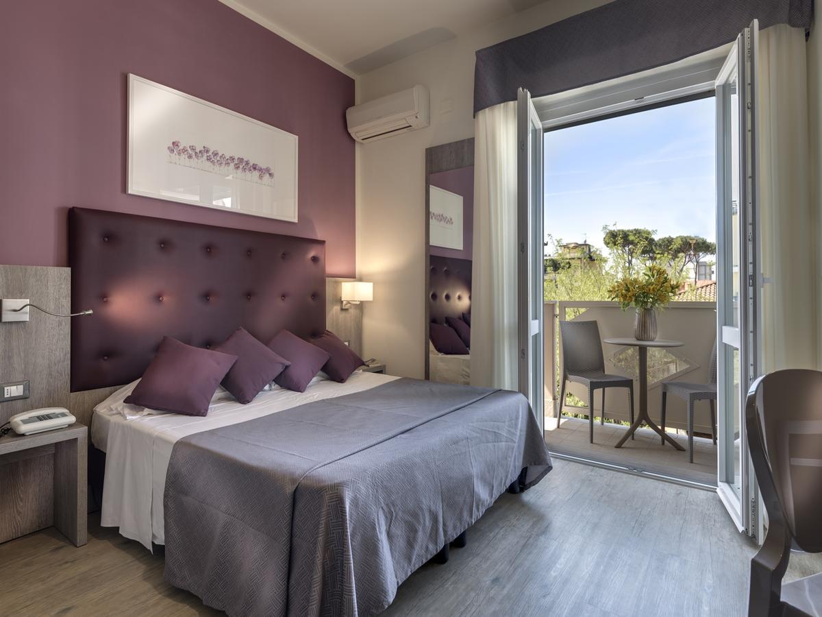 Hotel Azzurra مارينا دي بييتراسانْت المظهر الخارجي الصورة