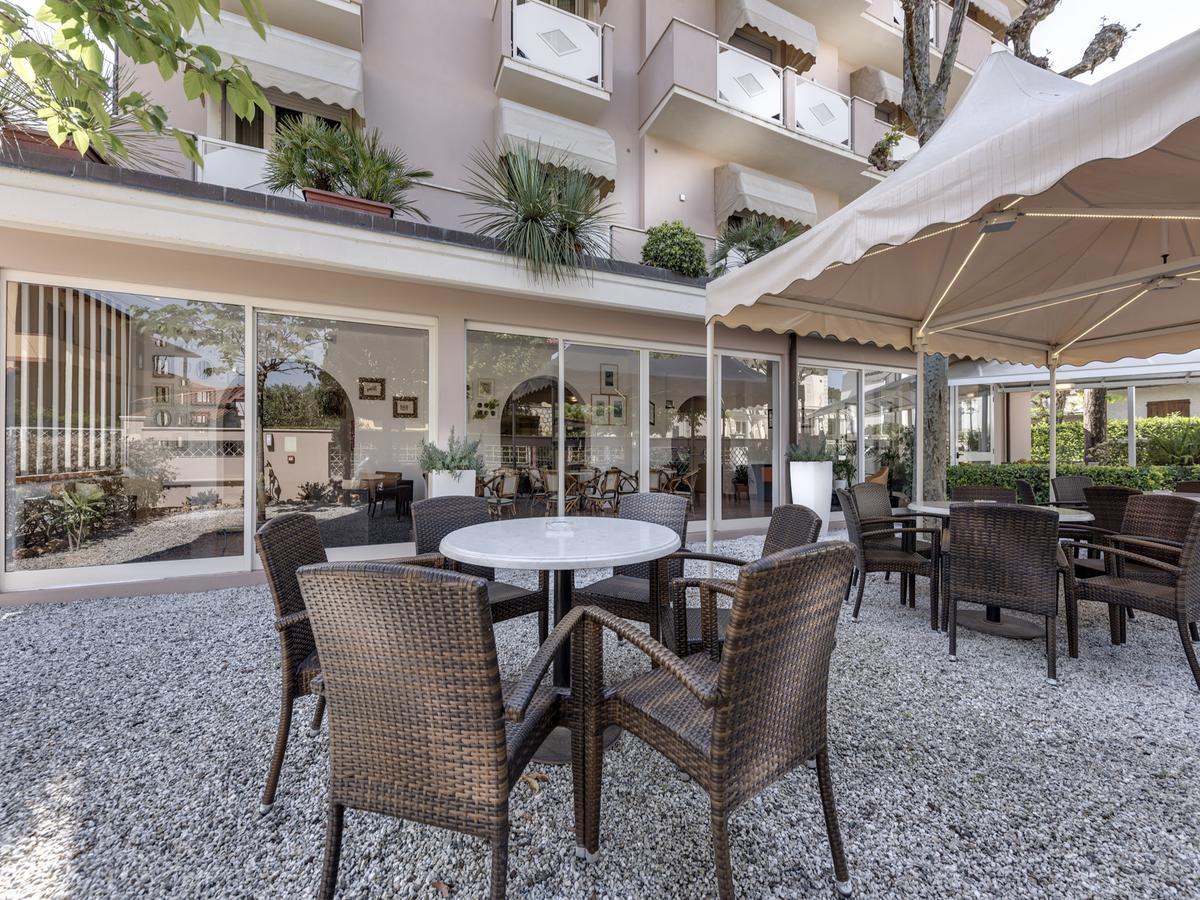 Hotel Azzurra مارينا دي بييتراسانْت المظهر الخارجي الصورة